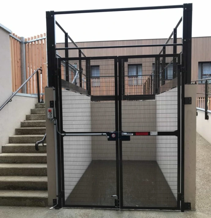 Monte-charge extérieur