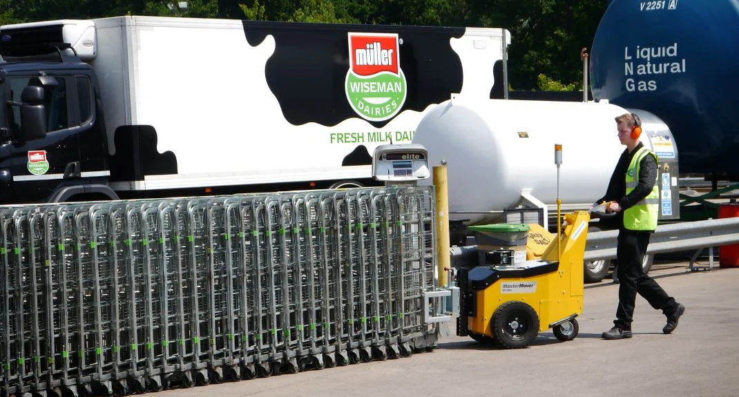 Tracteur pousseur Mastermover manutention de chariot