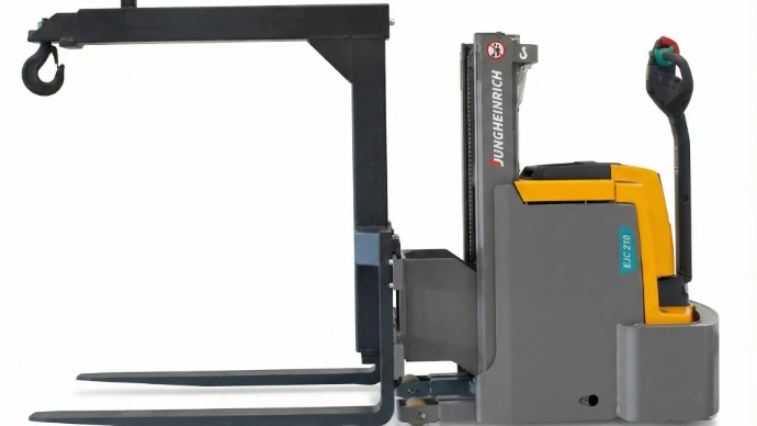 Gerbeur transformer avec potence de levage